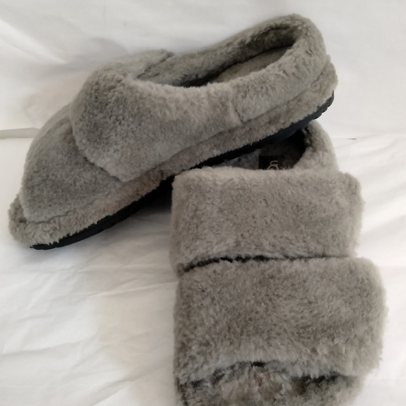 UGG fluff yeah that  slides size 8 - Picture 16 of 16